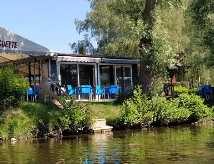 guinguette-bord-riviere